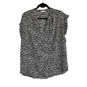 Pleione by Anthropologie Top Womens Medium Black Gray Geometric Short Sleeve